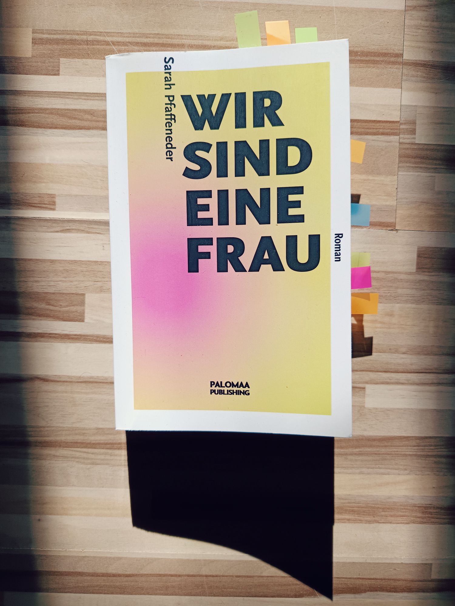 Buchrezension zu „Wir sind eine Frau“
